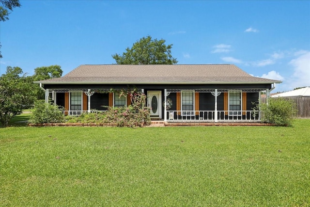 view of front facade with a porch and a front lawn