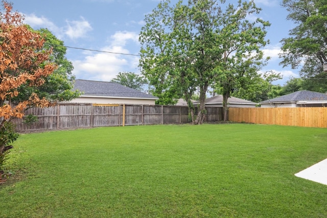 view of yard featuring a fenced backyard