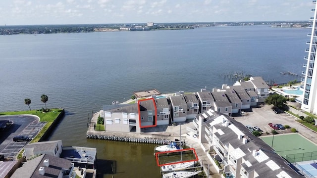 10 Mariner Village Dr, Pasadena, TX 77586 - birds eye view of property featuring a water view