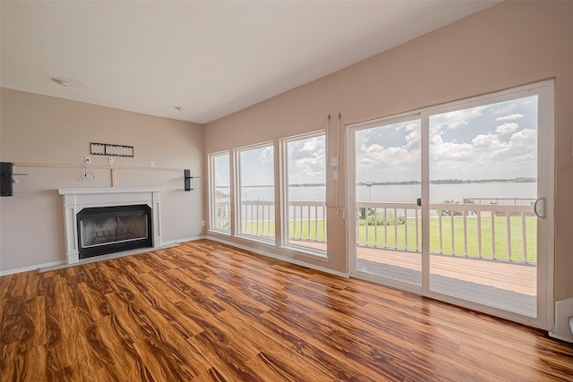 10 Mariner Village Dr, Pasadena, TX 77586 - unfurnished living room featuring a wealth of natural light, wood finished floors, and a water view