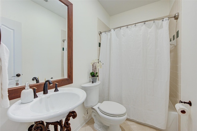 full bathroom featuring a sink, tile patterned floors, shower / bath combo, and toilet