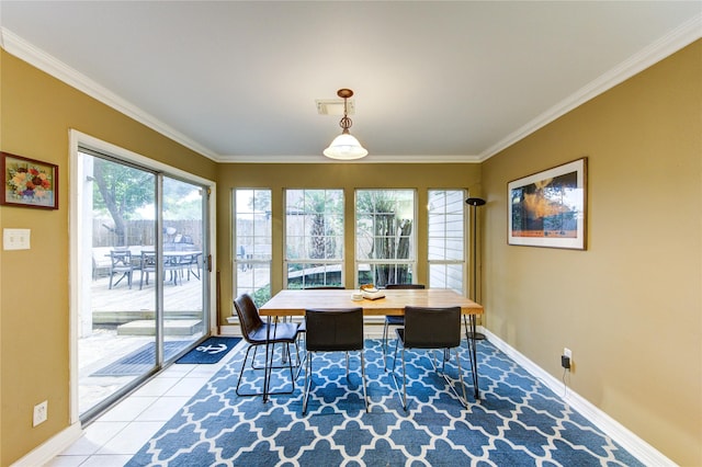 dining area featuring baseboards, visible vents, and ornamental molding