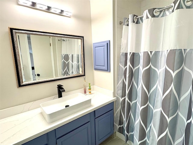 bathroom with a shower with curtain and vanity