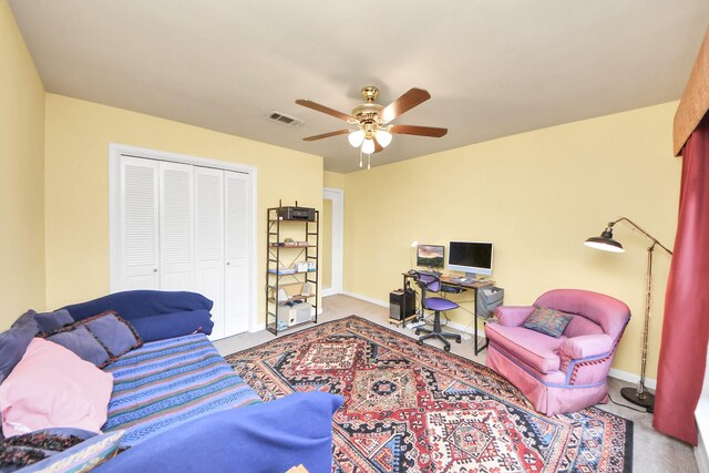 200 Old Bridge Lk, Houston, TX 77069 - carpeted living room featuring baseboards, a ceiling fan, and visible vents