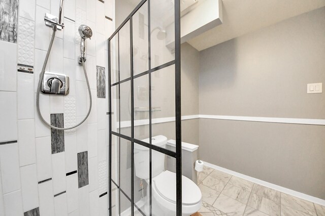 200 Old Bridge Lk, Houston, TX 77069 - bathroom with toilet, baseboards, marble finish floor, and a stall shower