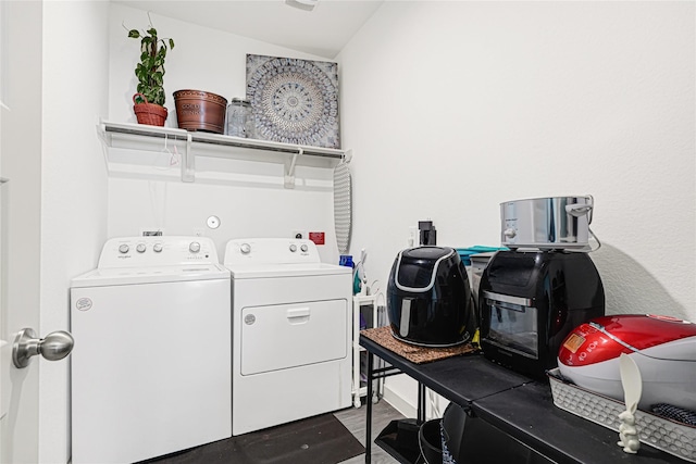 washroom featuring laundry area and washing machine and dryer