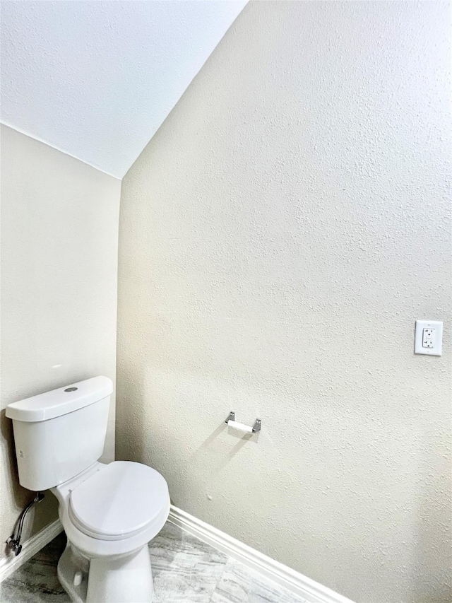 5602 Hirondel St A/B, Unit A/B Houston, TX 77033 - bathroom featuring toilet, vaulted ceiling, and baseboards