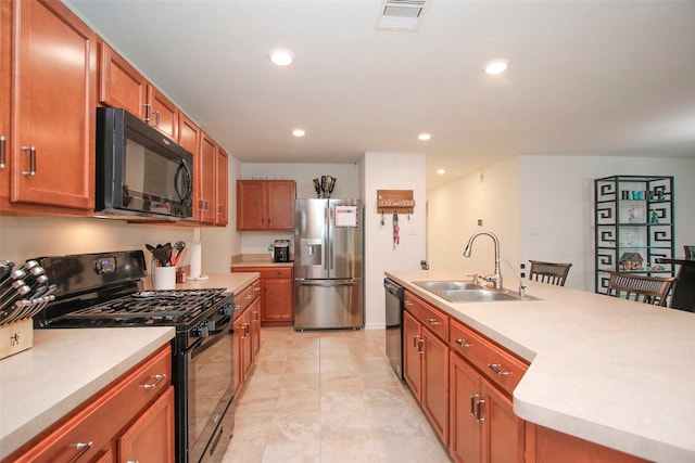 kitchen featuring visible vents, recessed lighting, light countertops, a sink, and black appliances