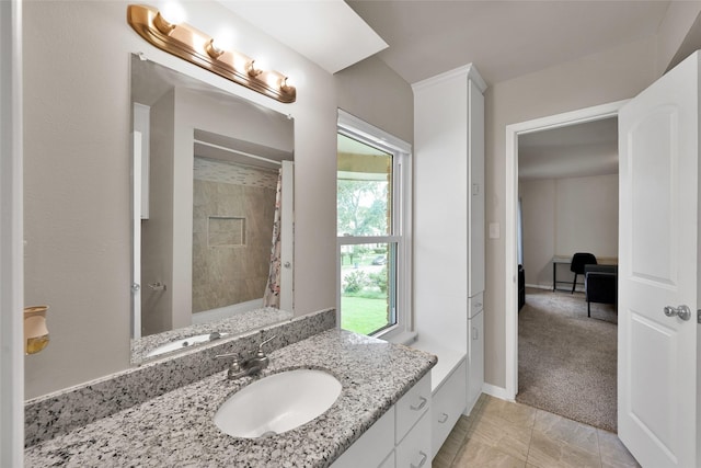 full bathroom featuring baseboards, a shower with shower curtain, and vanity