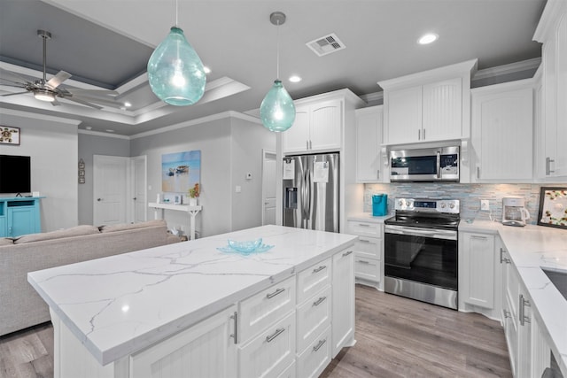 886 Sandollar, Crystal Beach, TX 77650 - kitchen featuring visible vents, stainless steel appliances, open floor plan, and crown molding