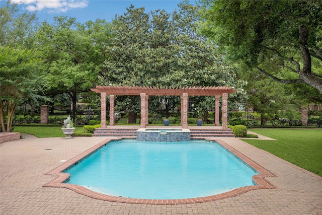 2 Wexford Ct, Piney Point Village, TX 77024 - view of swimming pool featuring a pergola, a pool with connected hot tub, a yard, and a patio