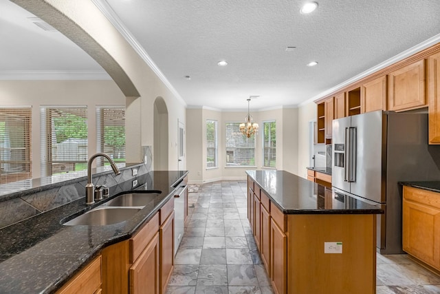 kitchen featuring open shelves, an inviting chandelier, stainless steel fridge, a sink, and ornamental molding