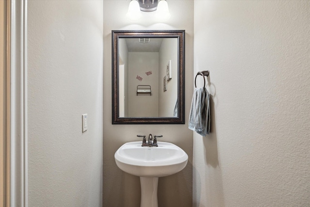 8143 Black Percher St, Conroe, TX 77385 - bathroom with a textured wall