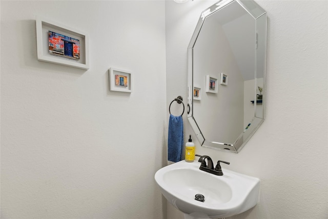 bathroom featuring a sink