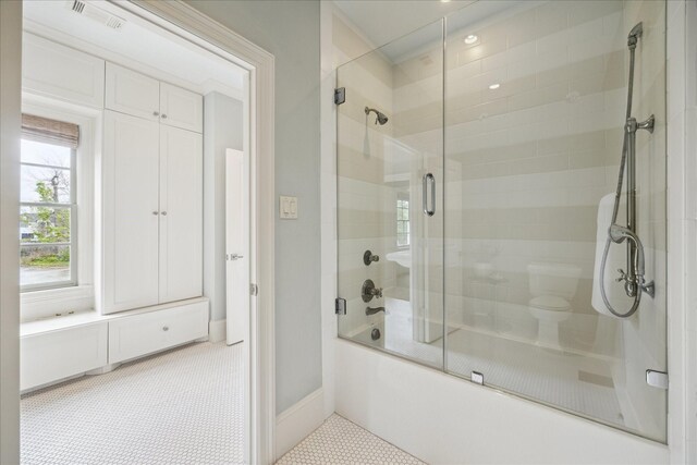 412 Redan St, Houston, TX 77009 - bathroom featuring shower / bath combination with glass door, baseboards, toilet, and tile patterned floors