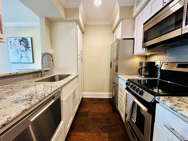 kitchen with stainless steel appliances, crown molding, backsplash, a sink, and dark wood-type flooring