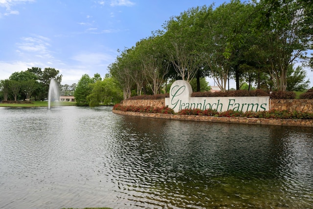 community sign featuring a water view