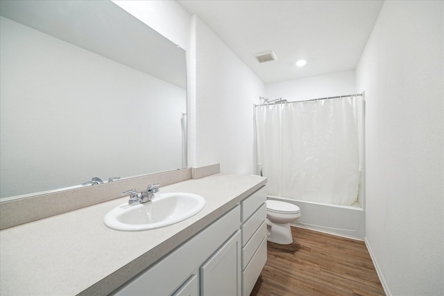 8834 Wooster Trails Dr, Baytown, TX 77521 - full bath featuring visible vents, wood finished floors, vanity, toilet, and shower / bath combo with shower curtain