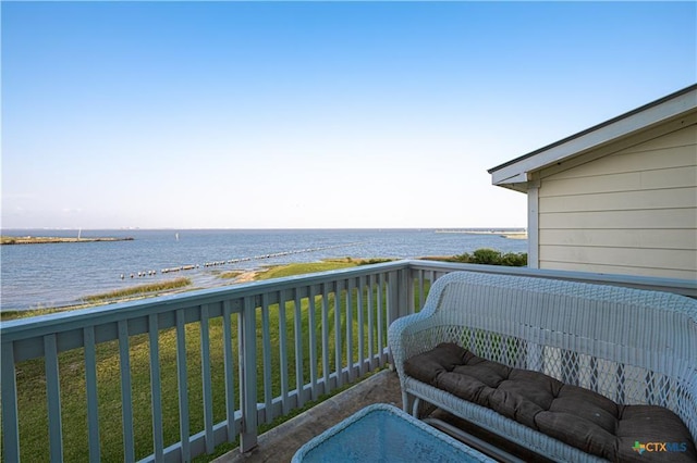 106 Clement Cv, Port Lavaca, TX 77979 - balcony with a water view