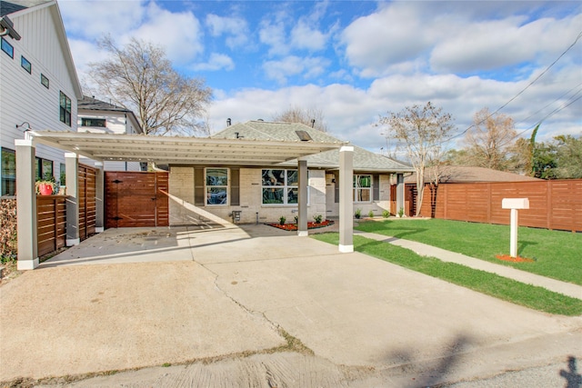 ranch-style house featuring a gate, roof with shingles, fence, a front lawn, and brick siding