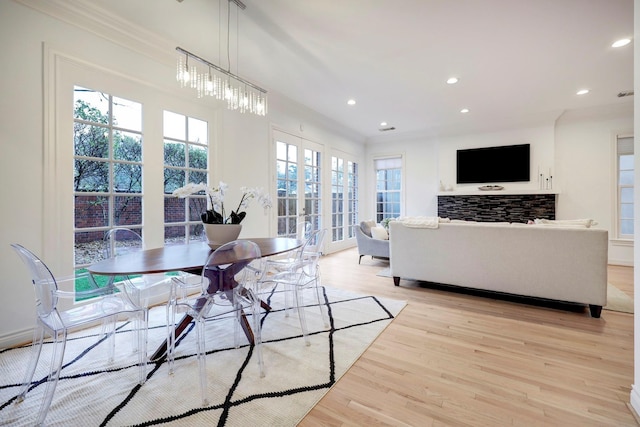 living room with recessed lighting, light wood-style flooring, and crown molding