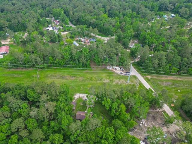 birds eye view of property featuring a forest view