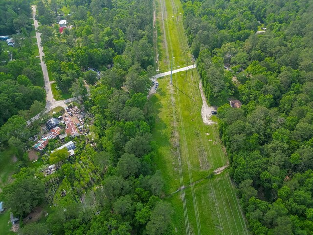 birds eye view of property featuring a forest view