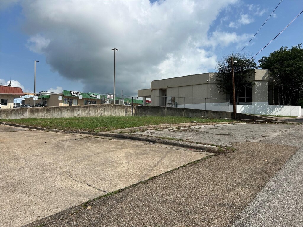 20 S Harris St, Bellville, TX 77418 - photo 4