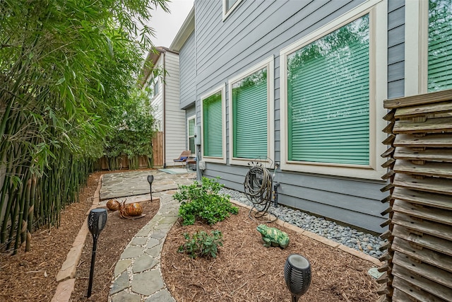 8820 Ashbloom Ln, Houston, TX 77080 - view of side of home with a patio and fence