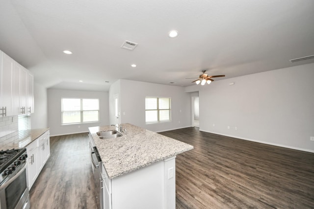 kitchen with a sink, appliances with stainless steel finishes, visible vents, ceiling fan, and baseboards