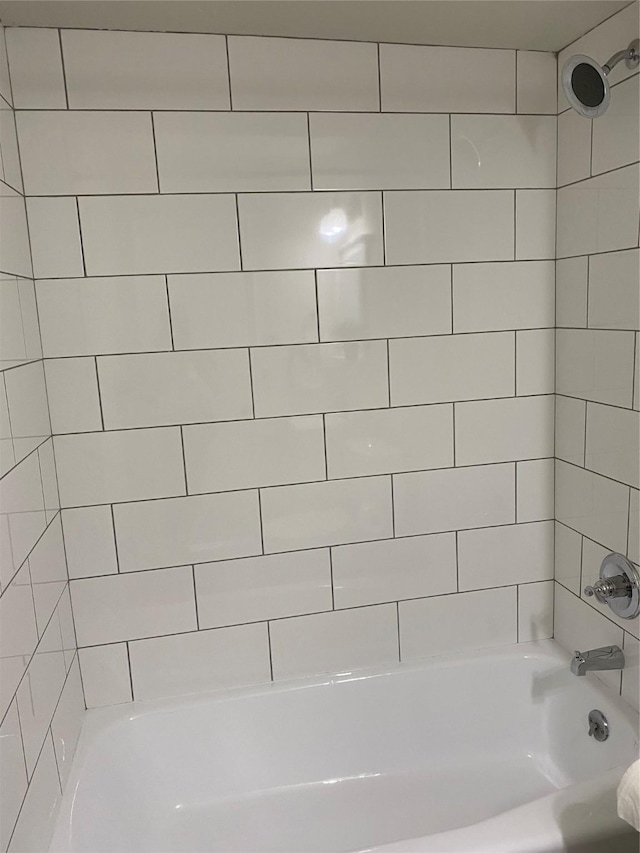 bathroom featuring shower / bathing tub combination