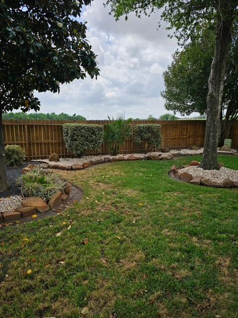 1318 Evermore Manor Ln, Houston, TX 77073 - view of yard