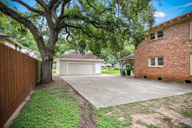 212 W Alabama St, Wharton, TX 77488 - view of detached garage