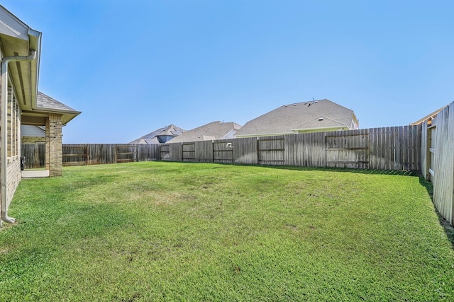 view of yard featuring a fenced backyard