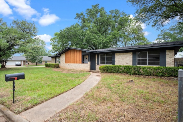 106 Rosewood Dr, Crockett, TX 75835 - view of front of home with brick siding and a front yard