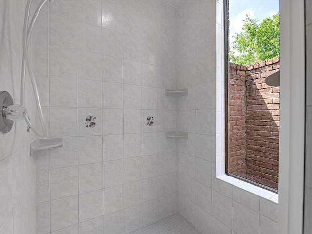 full bathroom featuring tiled shower