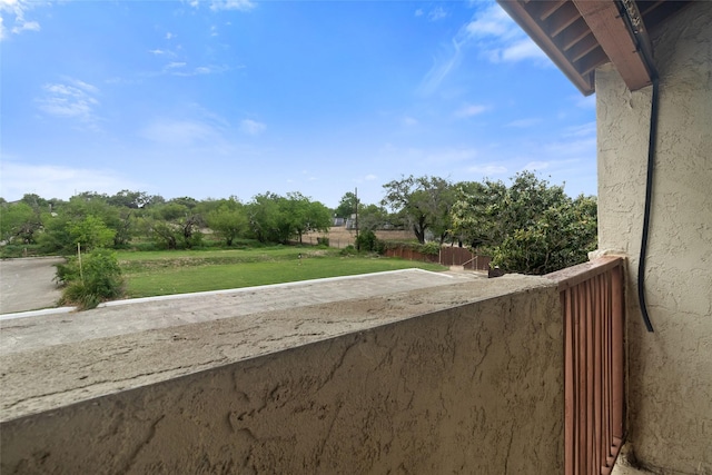 view of yard featuring a balcony