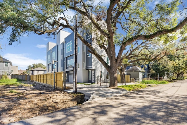 2707 Dennis St, Houston, TX 77004 - exterior space with a residential view, stucco siding, a fenced front yard, and a gate