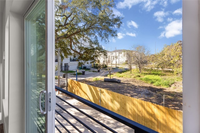 2707 Dennis St, Houston, TX 77004 - view of balcony