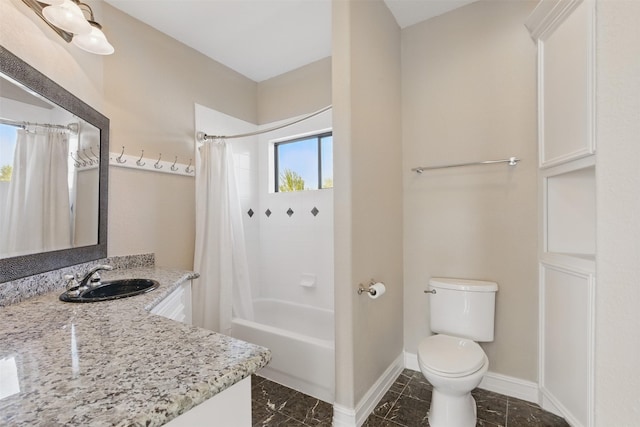 90 Greenview St, Montgomery, TX 77356 - bathroom featuring toilet, baseboards, vanity, and shower / bath combo with shower curtain