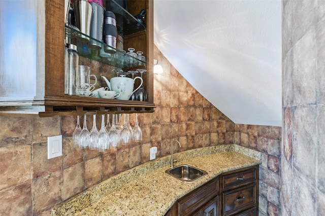 90 Greenview St, Montgomery, TX 77356 - indoor wet bar with vaulted ceiling