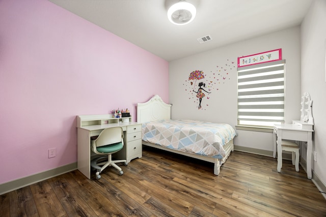bedroom featuring baseboards, hardwood / wood-style floors, and visible vents