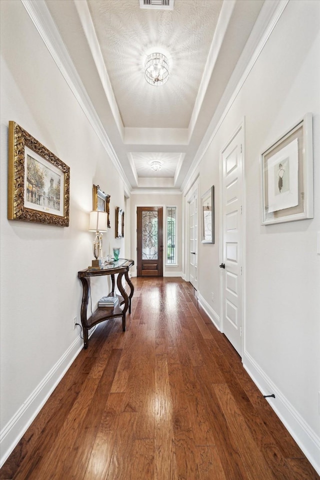 19907 Cullen Ridge Dr, Porter, TX 77365 - foyer with visible vents, hardwood / wood-style floors, a tray ceiling, baseboards, and a notable chandelier