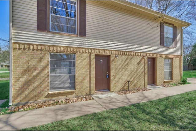 215 N Howard St, Tomball, TX 77375 - view of front facade featuring brick siding