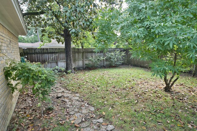 view of yard featuring a fenced backyard