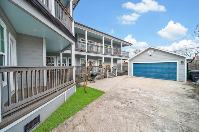 3327 Palm St, Houston, TX 77004 - view of front of home featuring an outbuilding and a garage