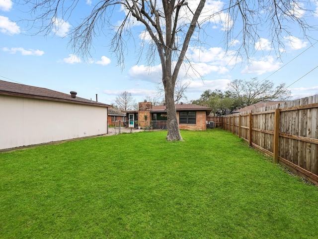 view of yard featuring a fenced backyard