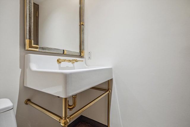 5756 Indian Cir, Houston, TX 77057 - half bathroom featuring toilet