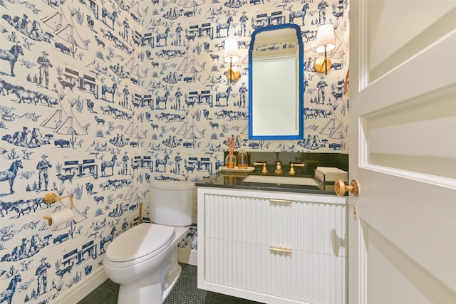 1069 Kirby Dr, Houston, TX 77019 - bathroom with tile patterned floors, wallpapered walls, toilet, and vanity