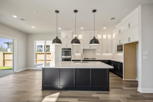 9722 Leafgate Ct, Missouri City, TX 77459 - kitchen featuring appliances with stainless steel finishes, visible vents, white cabinetry, and baseboards